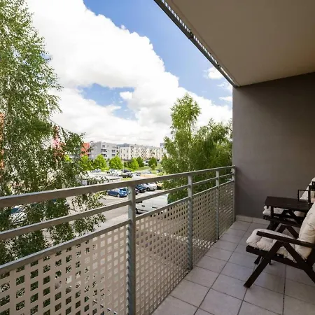 Three Bedroom - Parking, Aircon & Balcony By Rentujemy Apartamento Breslavia