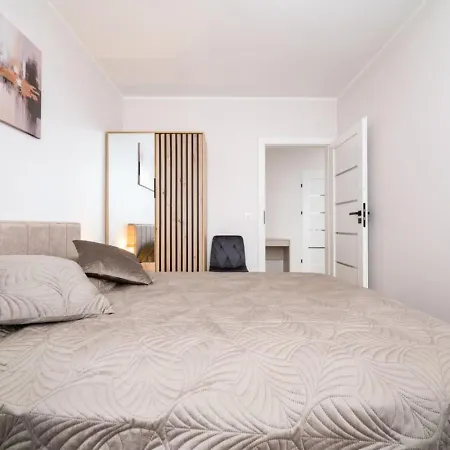 Three Bedroom - Parking, Aircon & Balcony By Rentujemy *