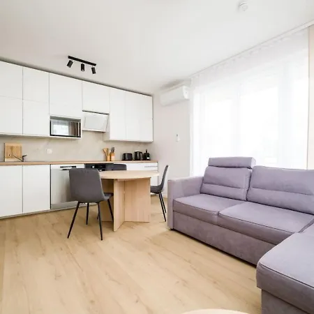 Three Bedroom - Parking, Aircon & Balcony By Rentujemy *