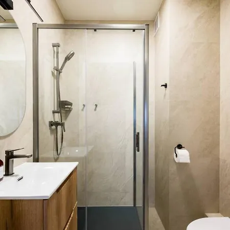 Three Bedroom - Parking, Aircon & Balcony By Rentujemy Breslavia