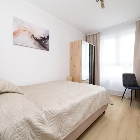 Three Bedroom - Parking, Aircon & Balcony By Rentujemy