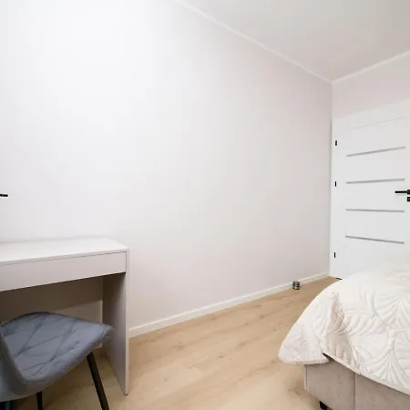 Apartamento Three Bedroom - Parking, Aircon & Balcony By Rentujemy *