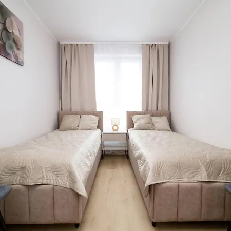 Apartamento Three Bedroom - Parking, Aircon & Balcony By Rentujemy *