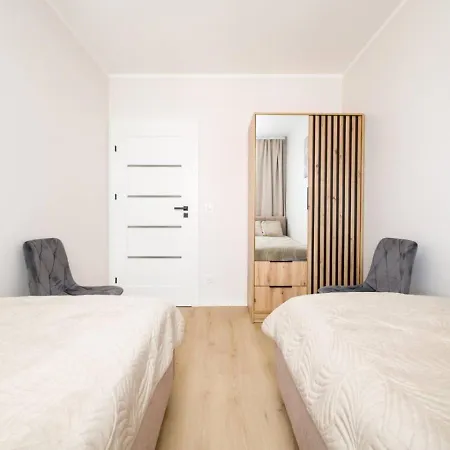 Apartamento Three Bedroom - Parking, Aircon & Balcony By Rentujemy *