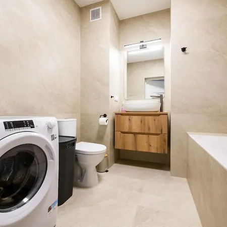 Apartamento Three Bedroom - Parking, Aircon & Balcony By Rentujemy Breslavia