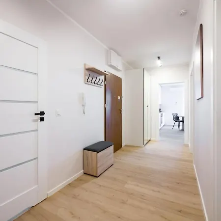 Apartamento Three Bedroom - Parking, Aircon & Balcony By Rentujemy