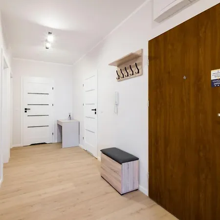 Apartamento Three Bedroom - Parking, Aircon & Balcony By Rentujemy *