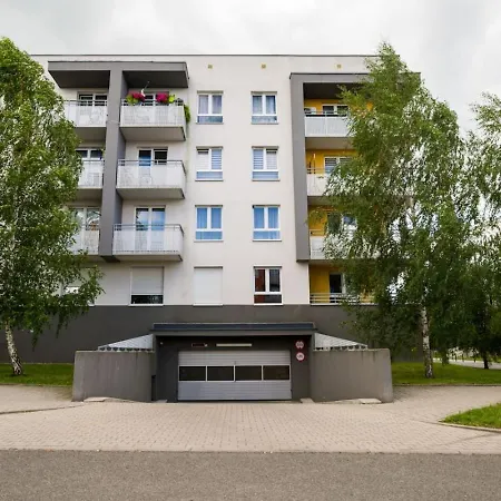 Three Bedroom - Parking, Aircon & Balcony By Rentujemy *