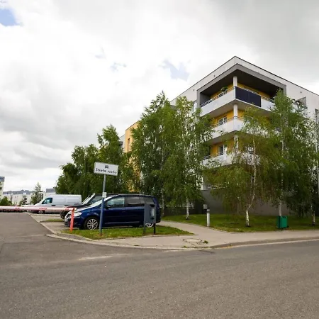 Three Bedroom - Parking, Aircon & Balcony By Rentujemy Breslavia