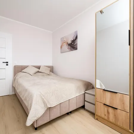 Three Bedroom - Parking, Aircon & Balcony By Rentujemy Apartamento *