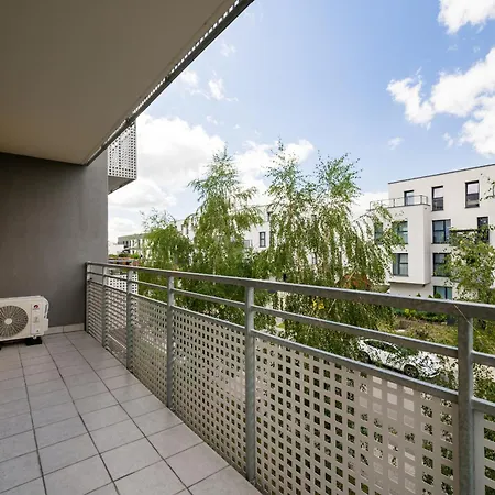 Three Bedroom - Parking, Aircon & Balcony By Rentujemy Apartamento *