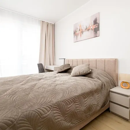 Apartamento Three Bedroom - Parking, Aircon & Balcony By Rentujemy