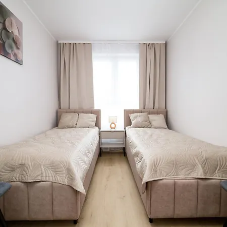 Three Bedroom - Parking, Aircon & Balcony By Rentujemy