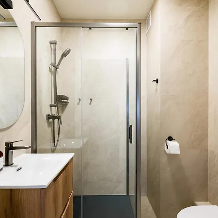 Three Bedroom - Parking, Aircon & Balcony By Rentujemy Apartamento *