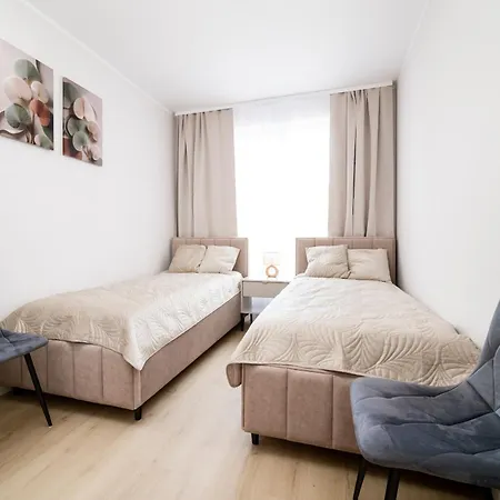 Three Bedroom - Parking, Aircon & Balcony By Rentujemy Breslavia