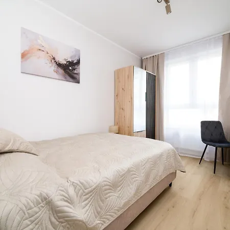 Apartamento Three Bedroom - Parking, Aircon & Balcony By Rentujemy