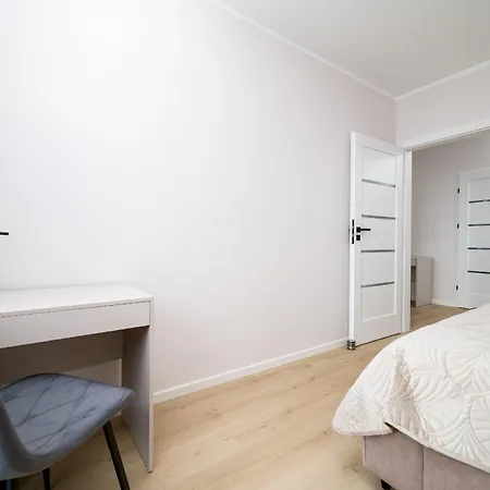 Apartamento Three Bedroom - Parking, Aircon & Balcony By Rentujemy *