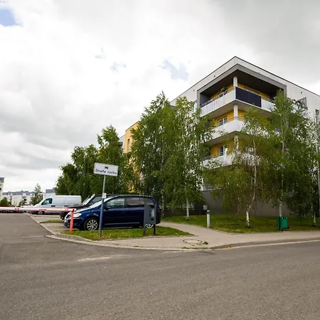 Three Bedroom - Parking, Aircon & Balcony By Rentujemy Breslavia